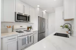 18242 Parkview Ln, Huntington Beach, CA 92648 - Photo 11
