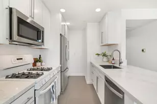 18242 Parkview Ln, Huntington Beach, CA 92648 - Photo 11