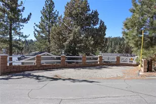 1010 Brookside Ln, Fawnskin, CA 92333 - Photo 3