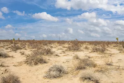 210 Kuna Avenue, Landers, CA 92285 - Photo 5