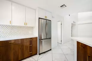 255 S Avenida Caballeros, Palm Springs, CA 92262 - Photo 17