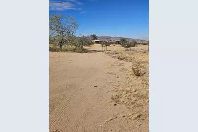 56625 Valley View Road, Landers, CA 92285 - Photo 15