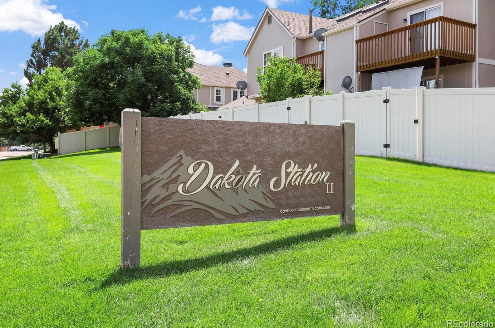 9621 Chatfield Ave, Littleton CO  80128-5095 exterior