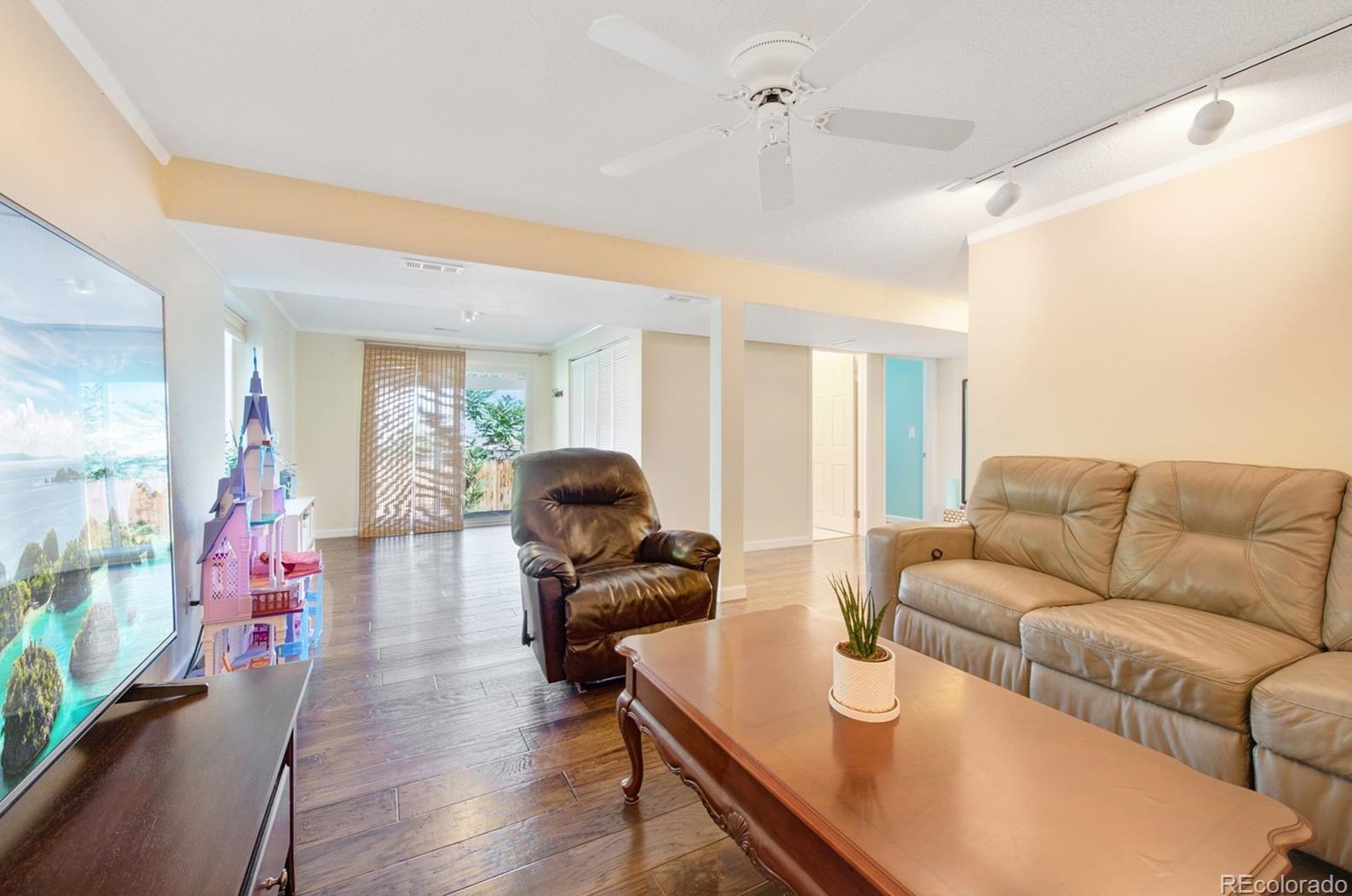 9935 Wagon Trl Dr, Littleton CO 80123-1955 exterior