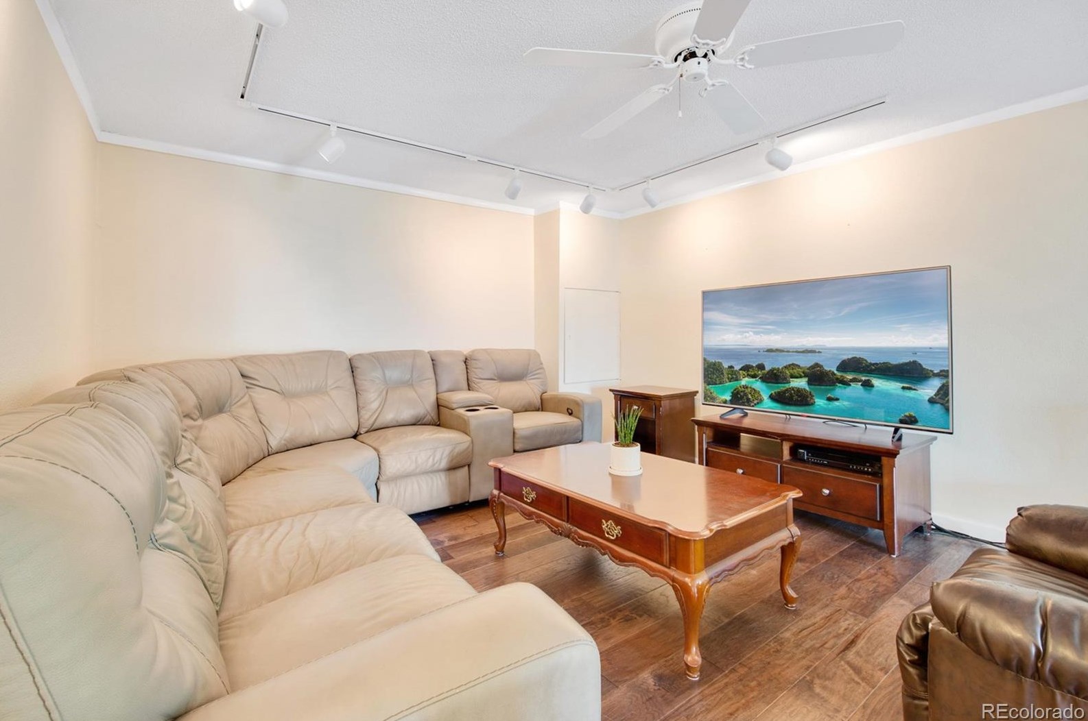 9935 Wagon Trl Dr, Littleton CO 80123-1955 exterior