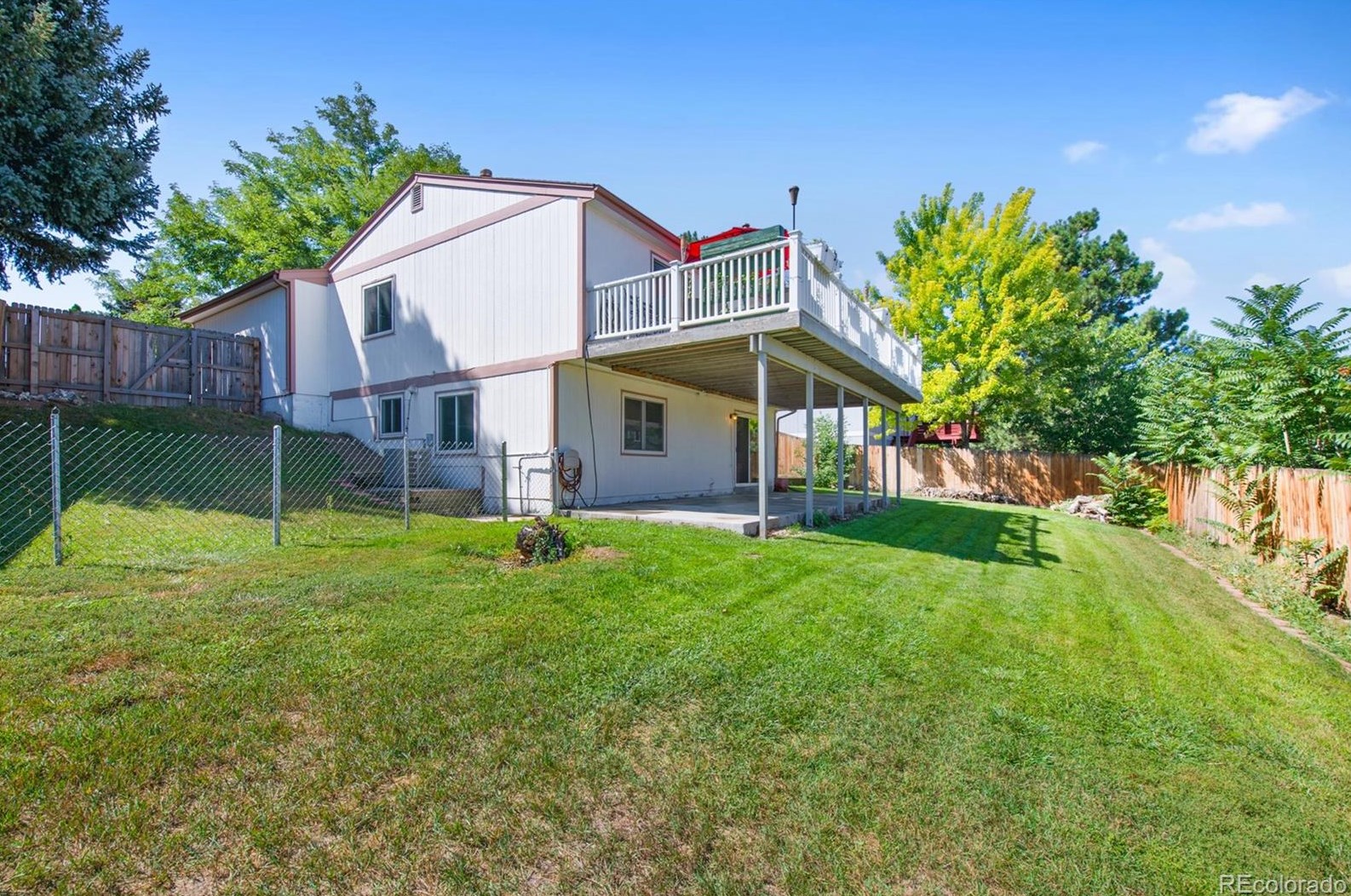 9935 Wagon Trl Dr, Littleton CO 80123-1955 exterior