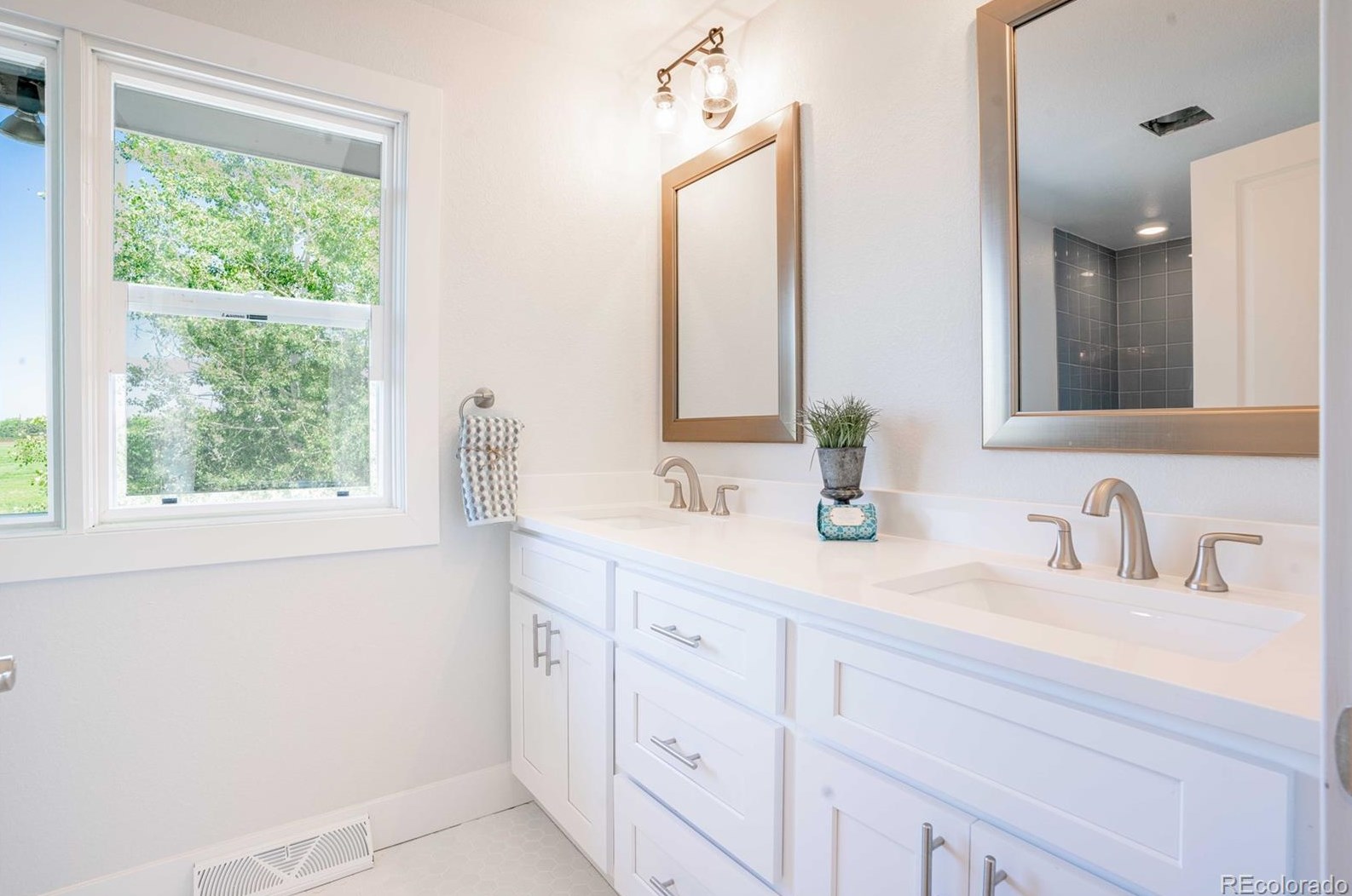 7706 Clermont Ct, Littleton CO  80122-3707 exterior