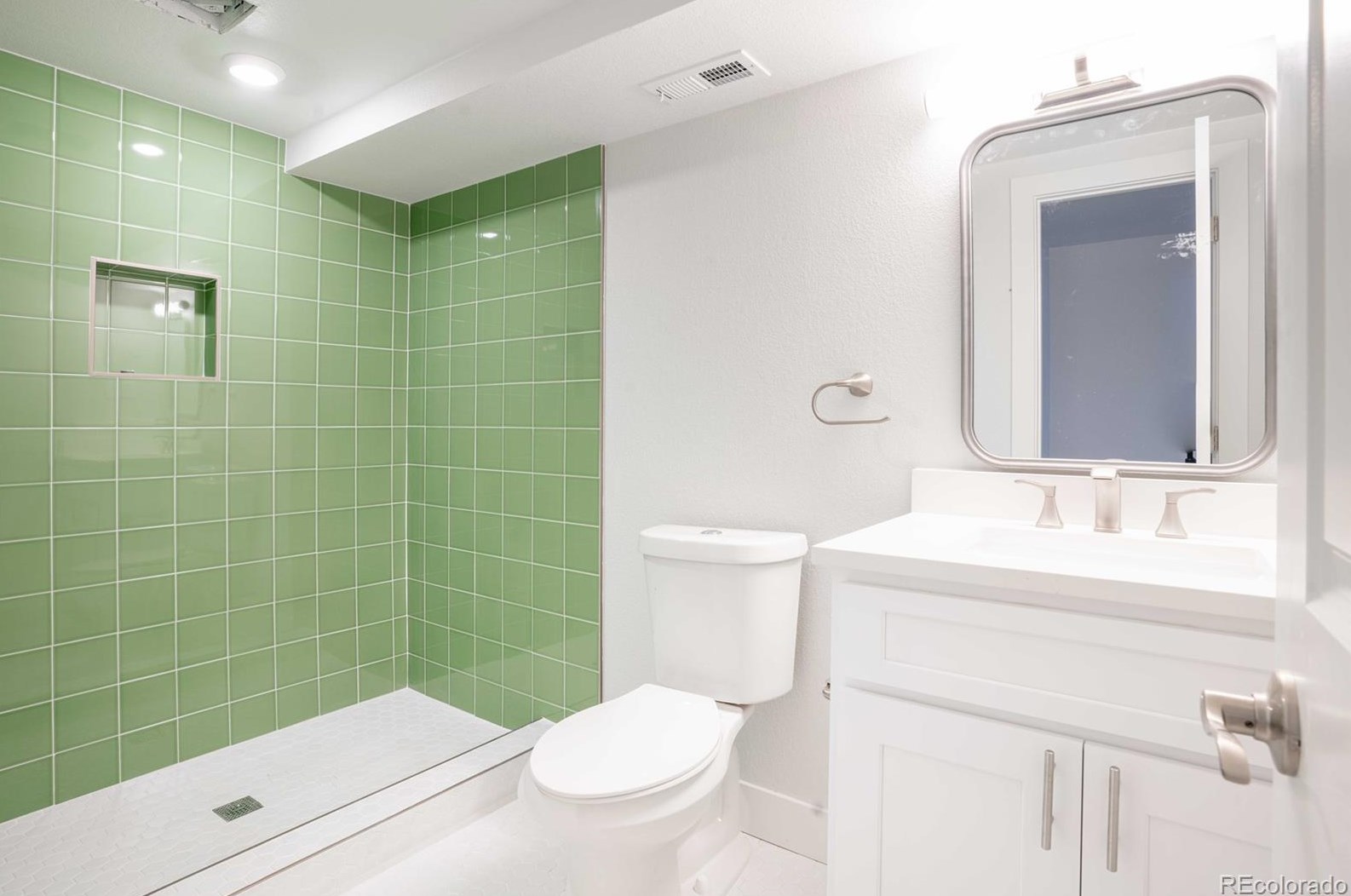 7706 Clermont Ct, Littleton CO  80122-3707 exterior