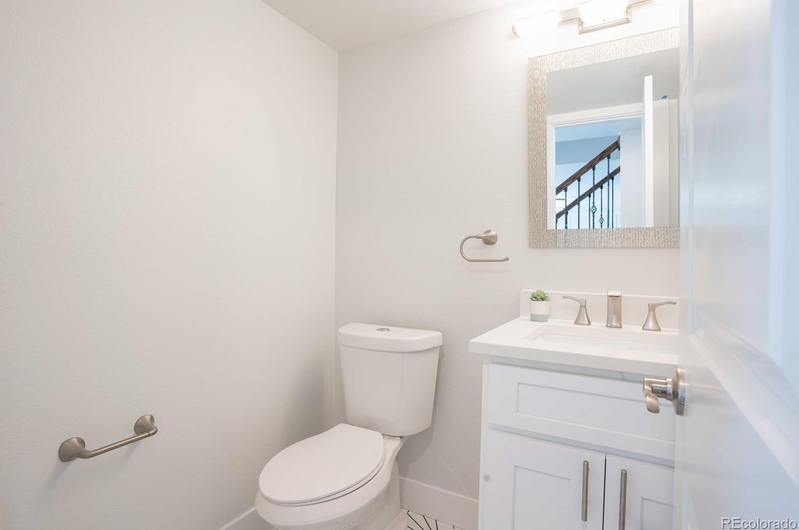 7706 Clermont Ct, Littleton CO  80122-3707 exterior