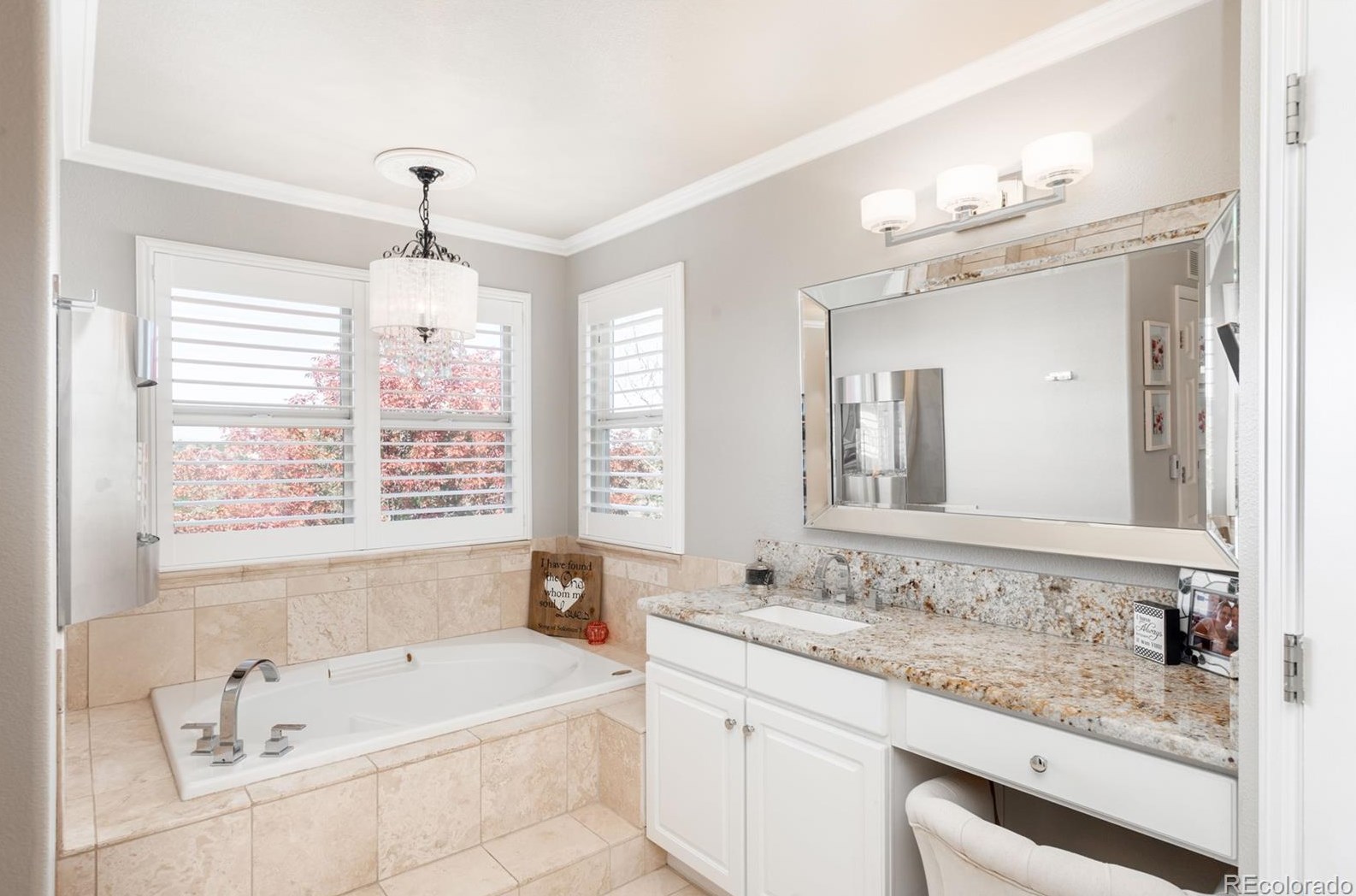 9461 Lark Sparrow Dr, Littleton CO 80126-5233 exterior