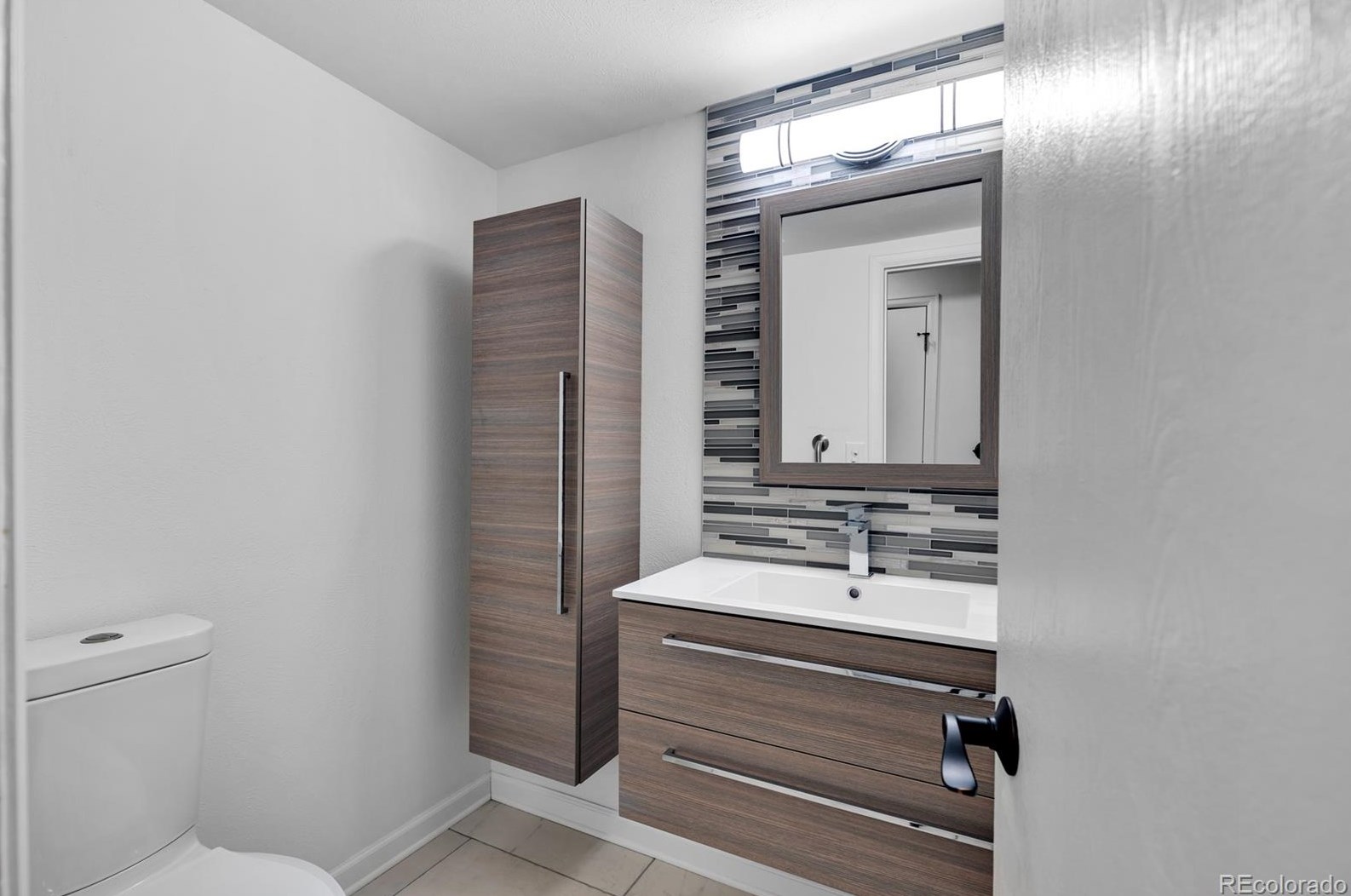 6131 Marion Way, Littleton CO 80121-2619 exterior