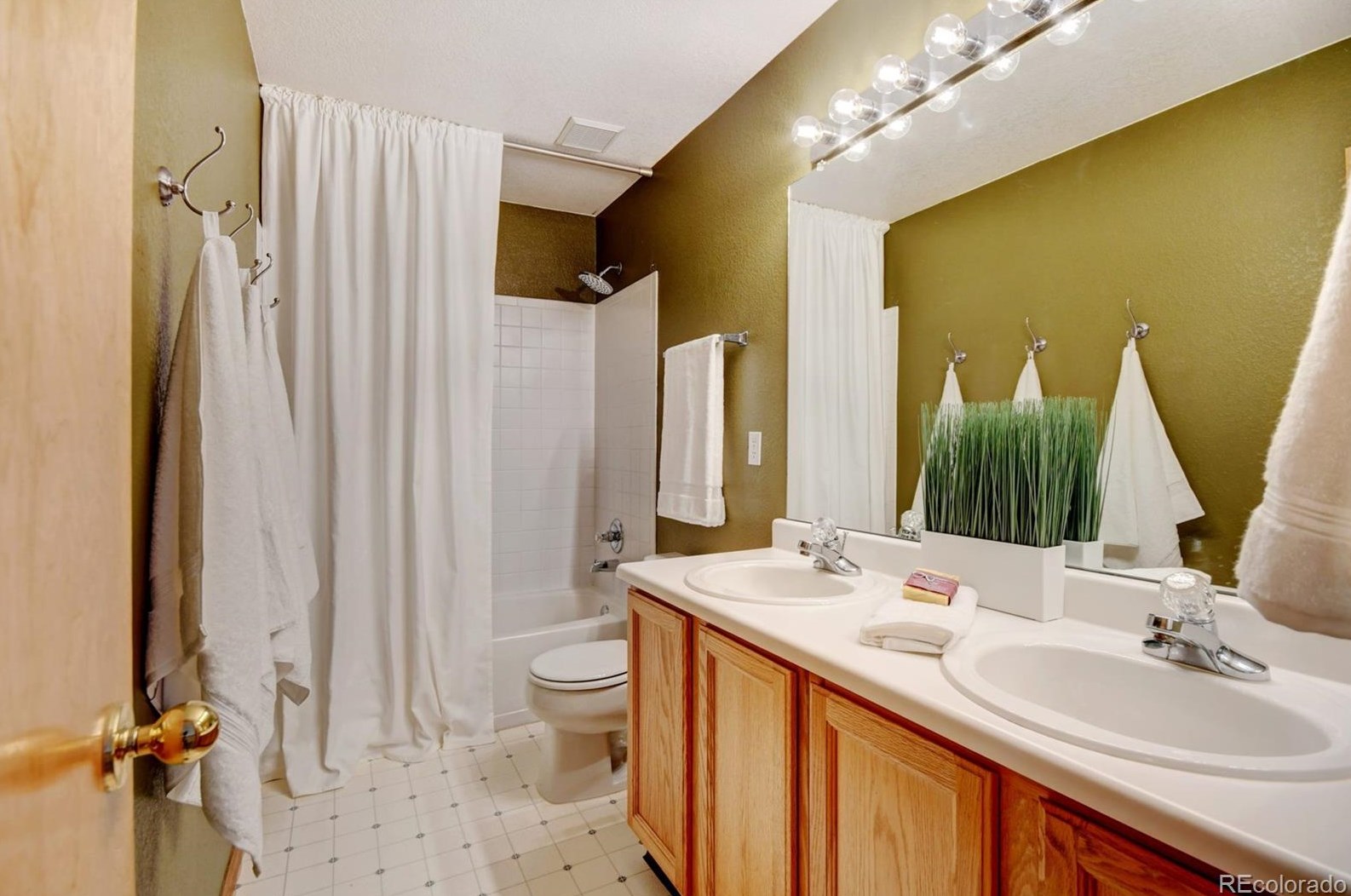 2337 Hyacinth Rd, Littleton CO 80129-4697 exterior