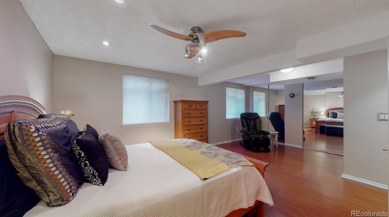 8542 Star Cir, Littleton CO 80128-6242 exterior