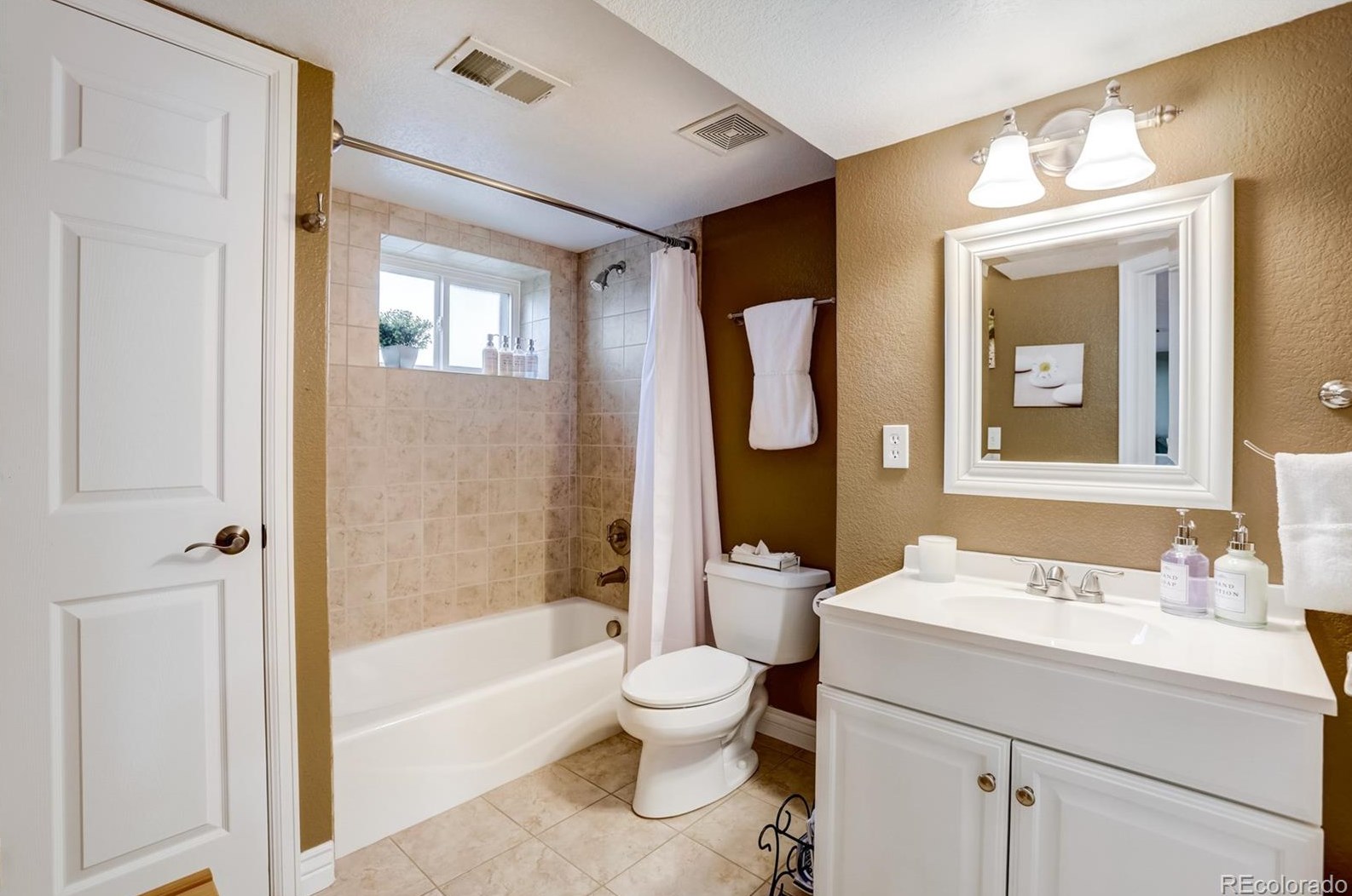 212 Helena Cir, Littleton CO 80124-2709 exterior