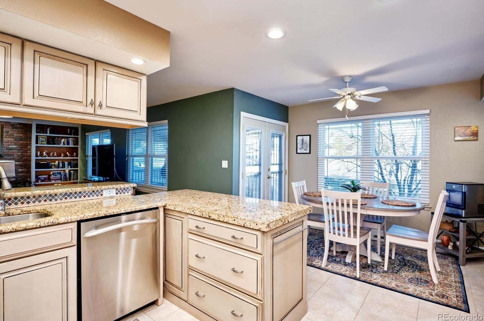 8604 Forrest Dr, Littleton CO  80126-2921 exterior