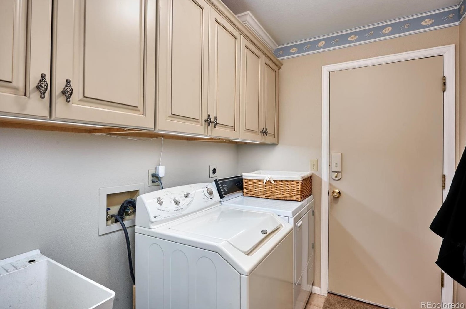 8604 Forrest Dr, Littleton CO  80126-2921 exterior