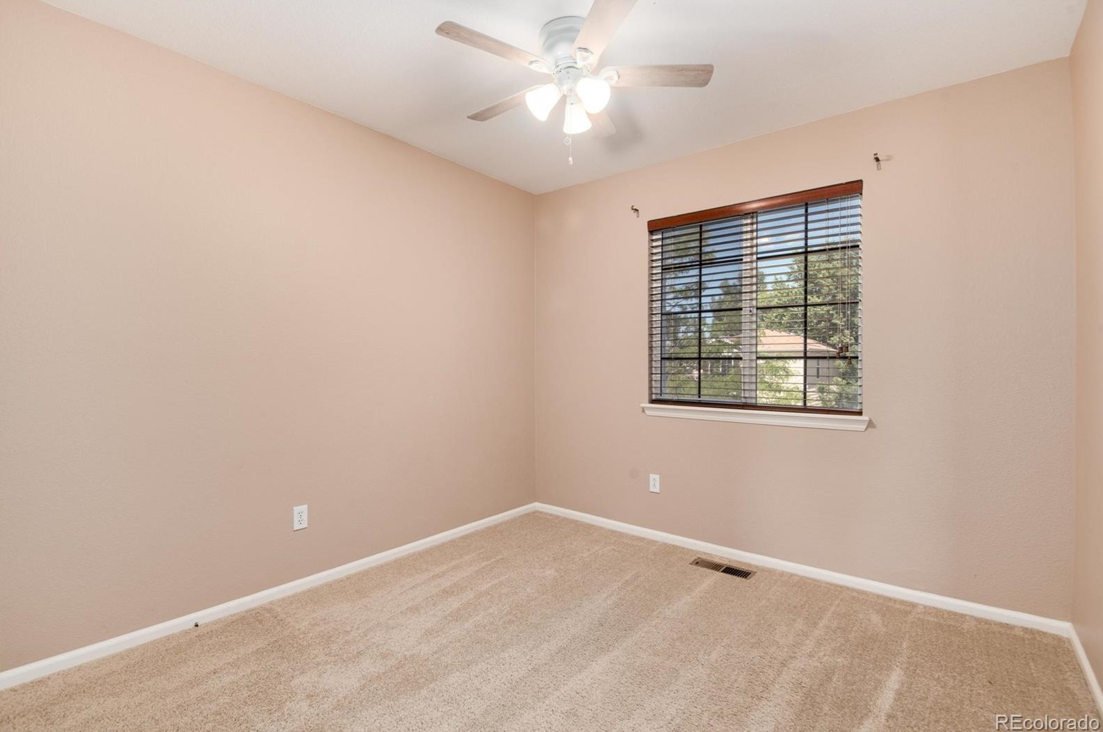 9820 Gatesbury Cir, Littleton CO  80126-6839 exterior