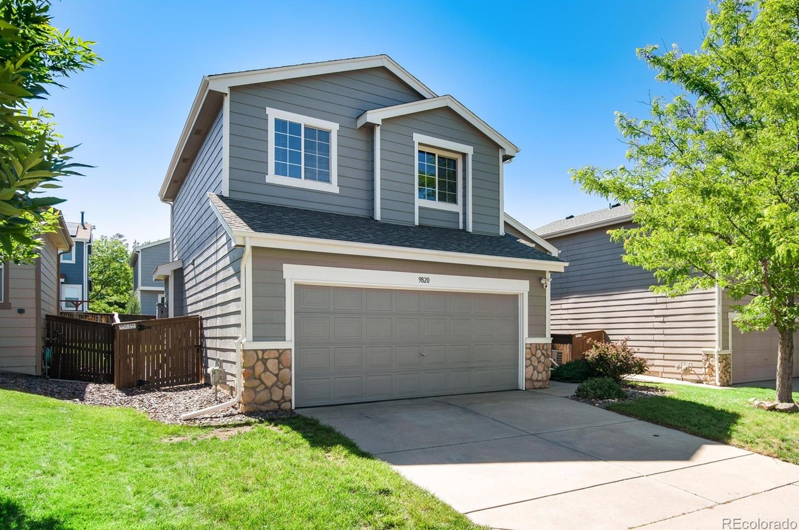 9820 Gatesbury Cir, Littleton CO  80126-6839 exterior