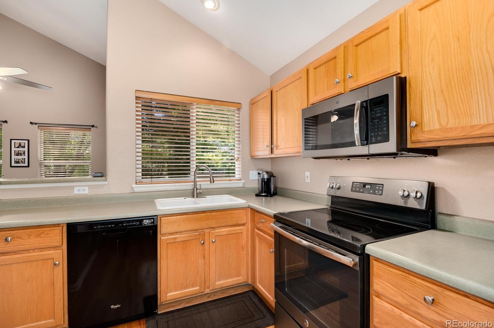 9820 Gatesbury Cir, Littleton CO  80126-6839 exterior