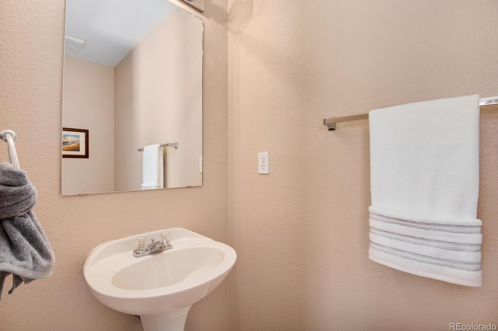 9820 Gatesbury Cir, Littleton CO  80126-6839 exterior