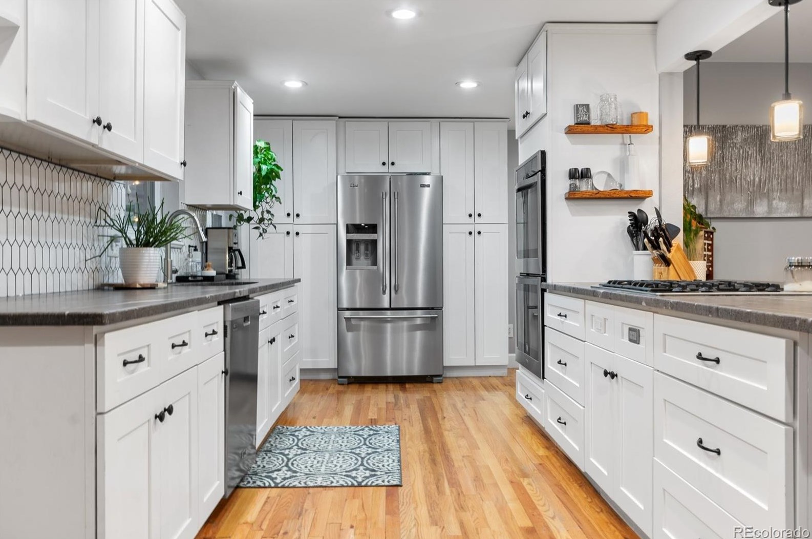 6220 Marion Way, Littleton CO 80121-2619 exterior