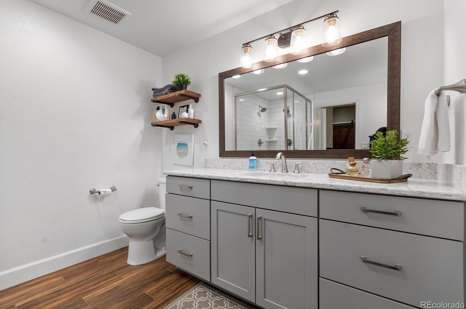 6220 Marion Way, Littleton CO 80121-2619 exterior