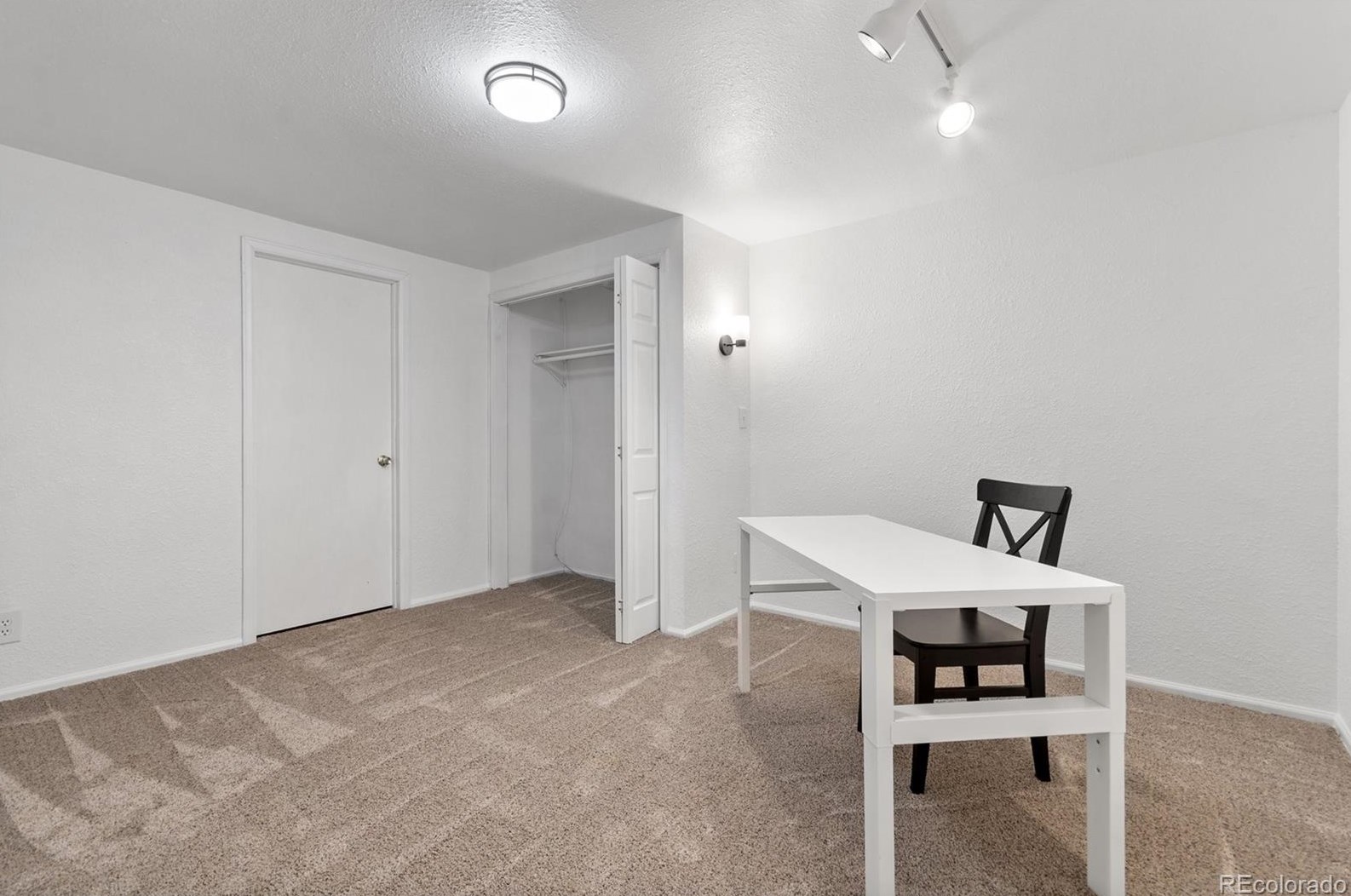 6220 Marion Way, Littleton CO 80121-2619 exterior