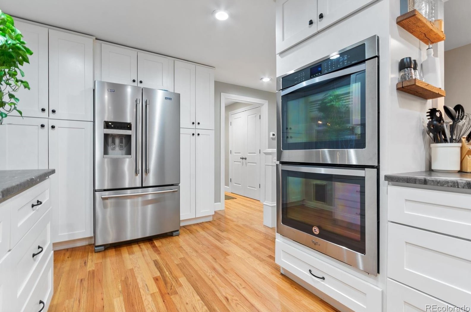 6220 Marion Way, Littleton CO 80121-2619 exterior