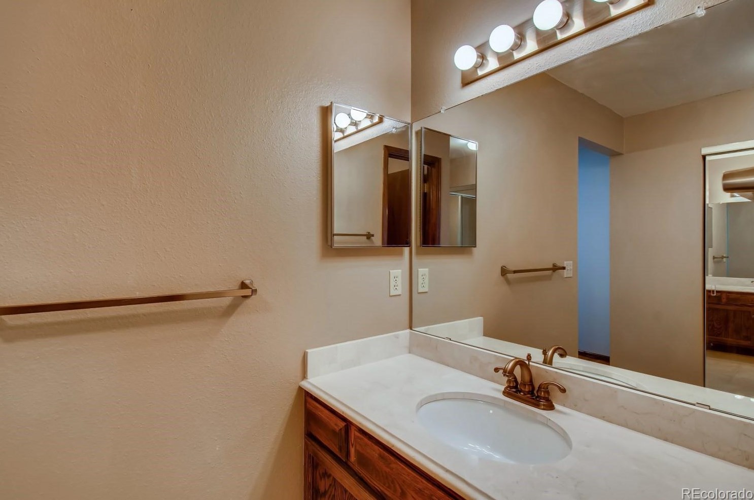 740 Pr Rdg Rd, Littleton CO 80126-2038 exterior