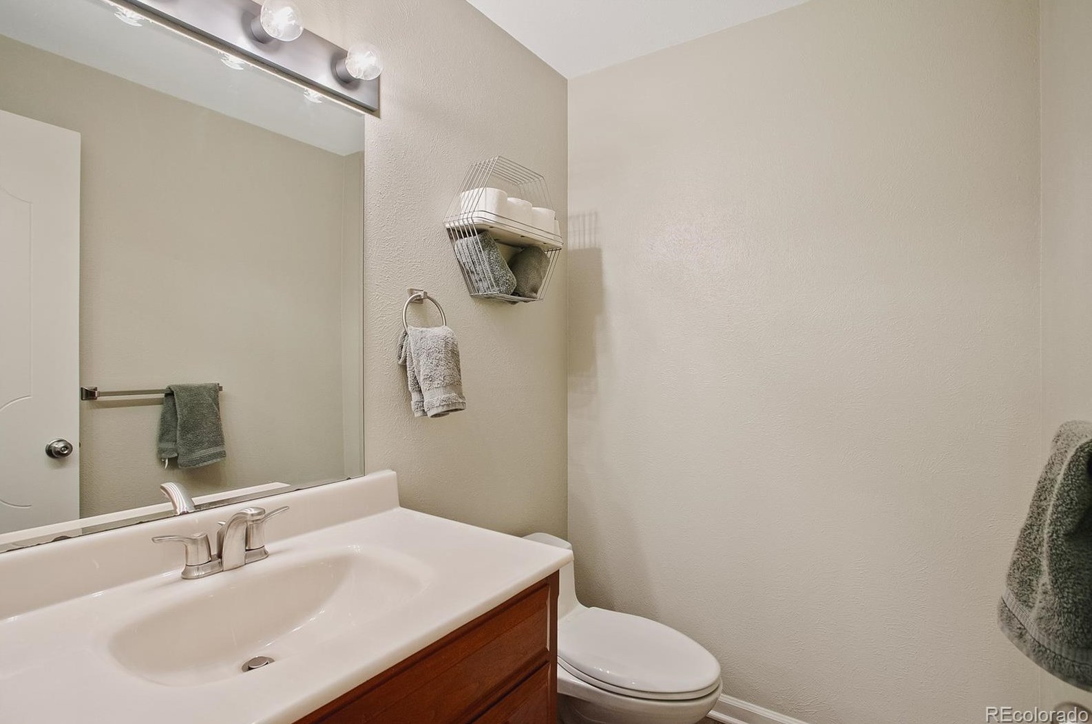 6374 Rowland Ave, Littleton CO 80128-4578 exterior