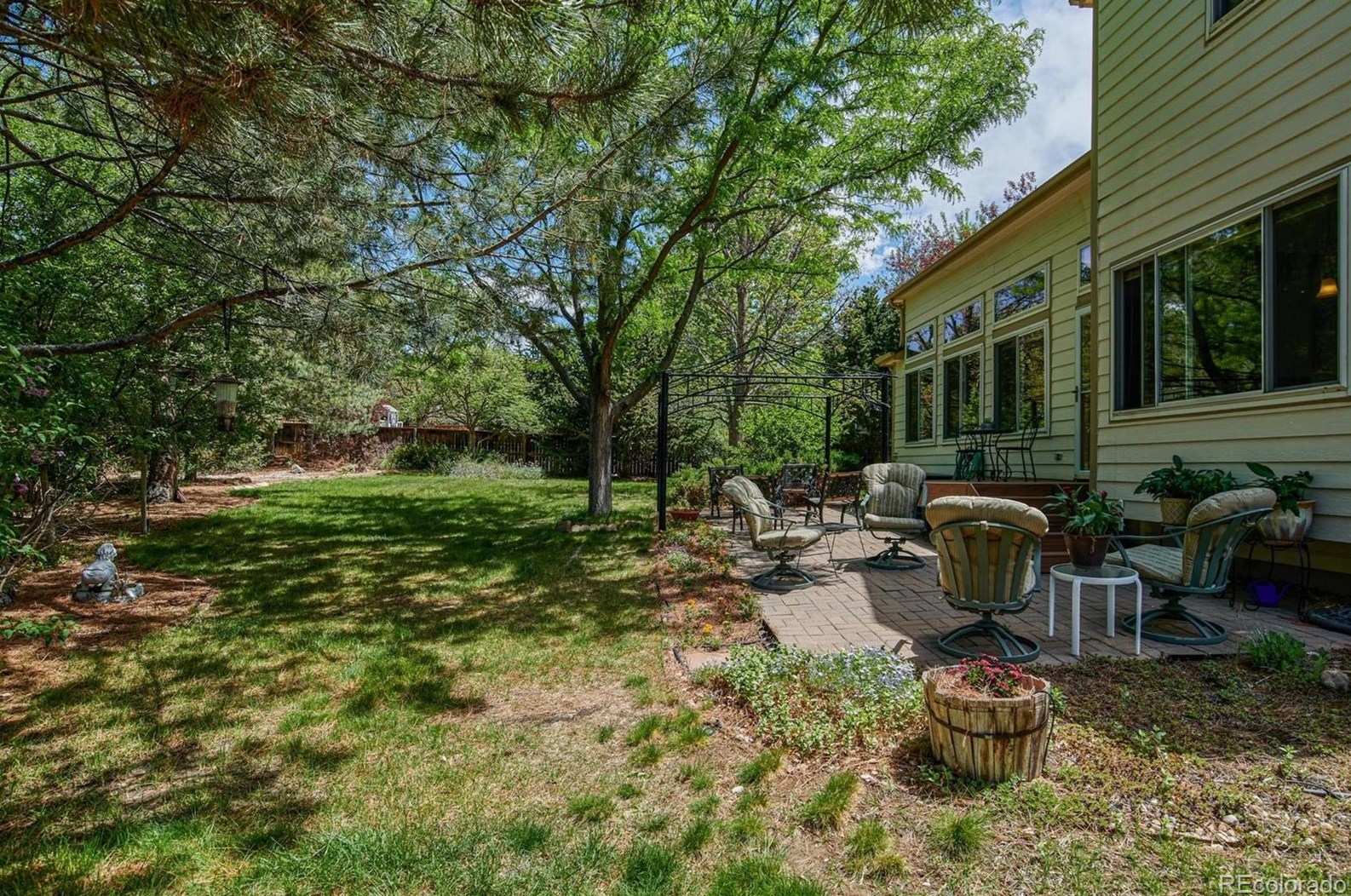 10039 Silver Maple Rd, Littleton CO 80129-5460 exterior