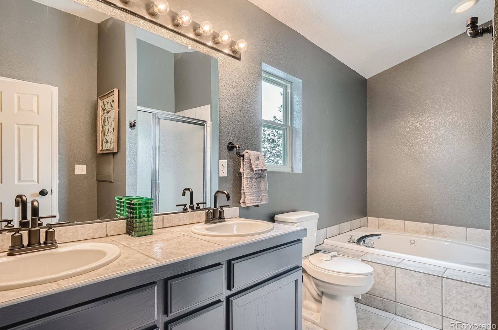 902 Karlann Dr, Arvada CO  80422-4067 exterior