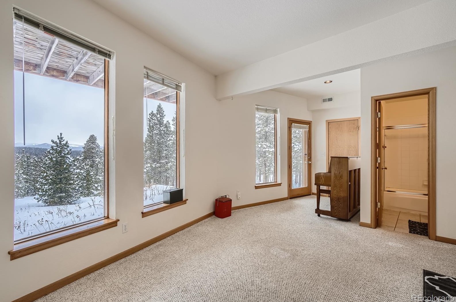 902 Karlann Dr, Arvada CO  80422-4067 exterior