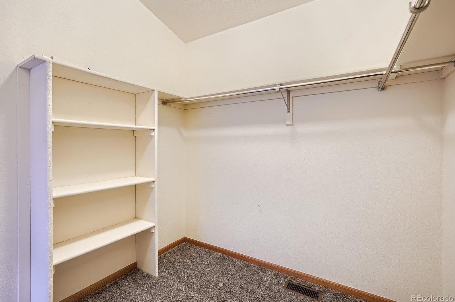 902 Karlann Dr, Arvada CO  80422-4067 exterior