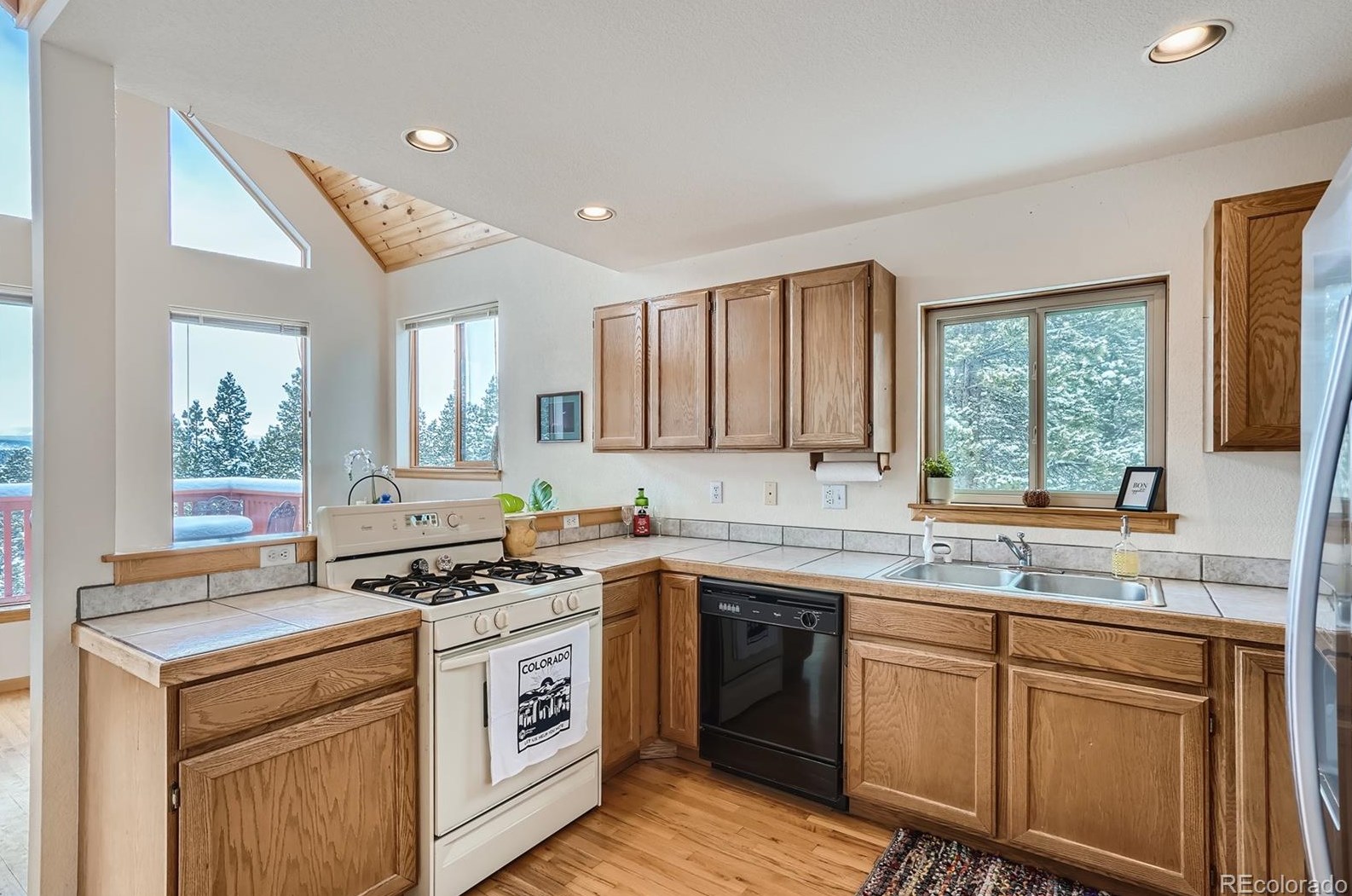 902 Karlann Dr, Arvada CO  80422-4067 exterior