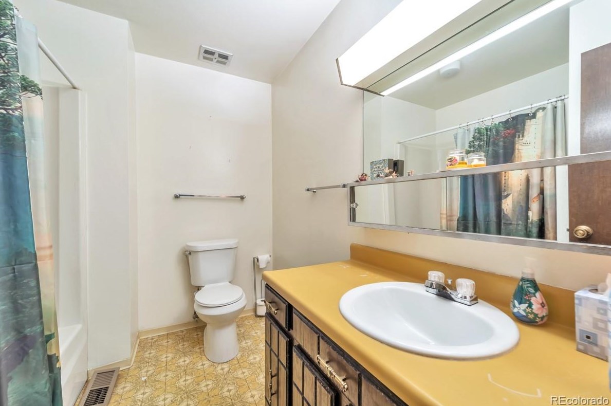 8677 84th Cir, Arvada CO  80005-2315 exterior