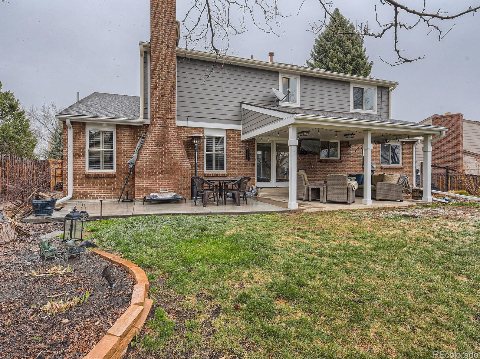 8916 Geddes Pl, Littleton CO  80128-4109 exterior