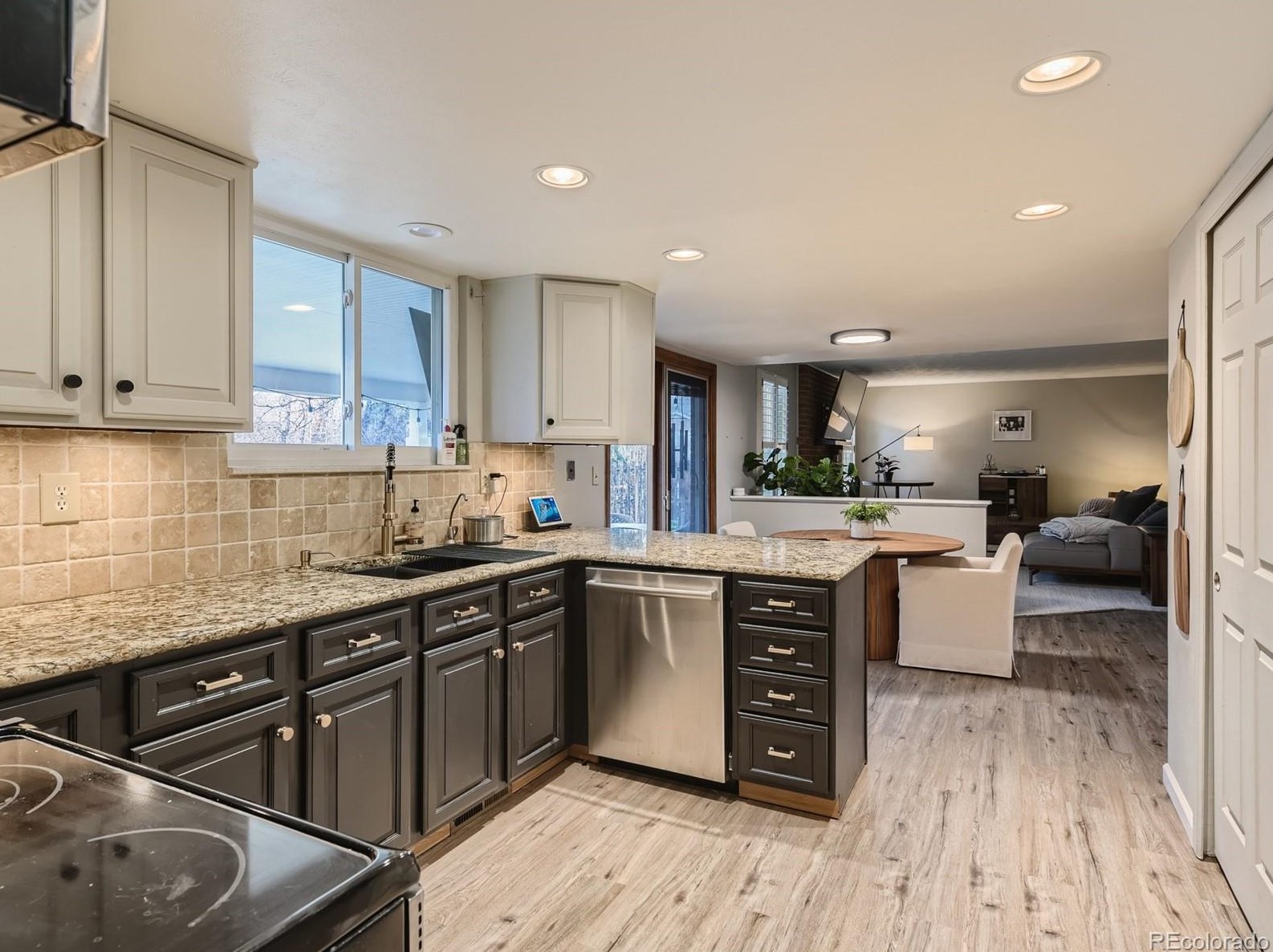 8916 Geddes Pl, Littleton CO  80128-4109 exterior