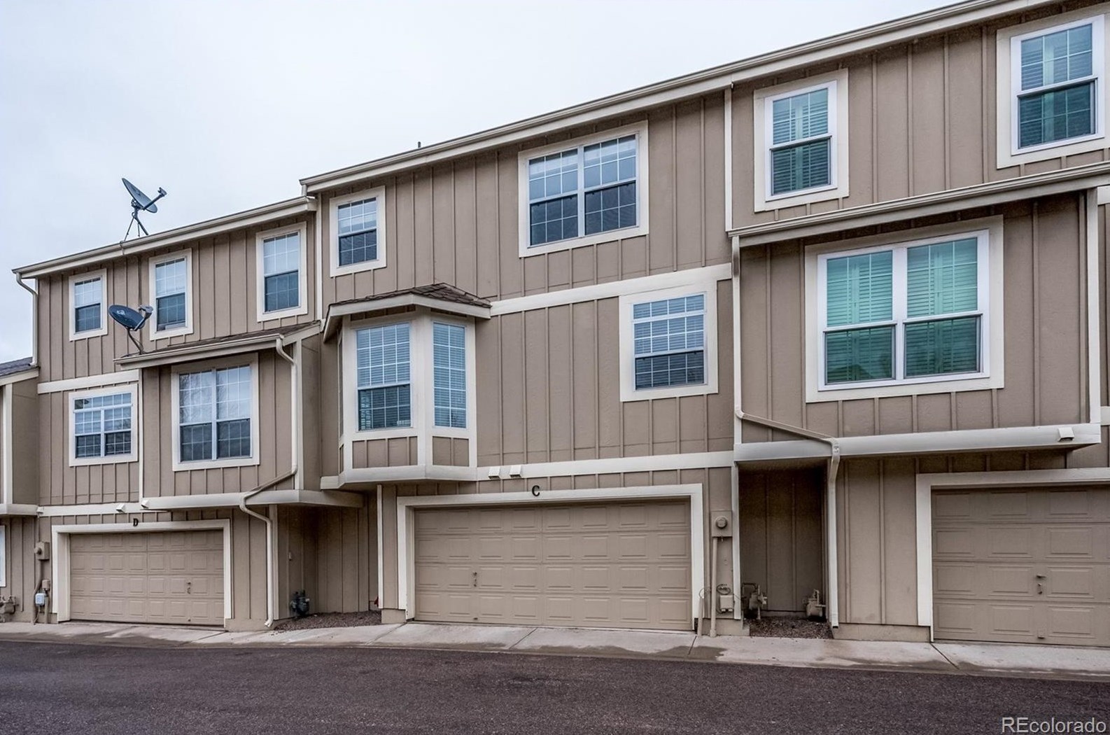 2996 Long Dr, Littleton CO 80120-8140 exterior