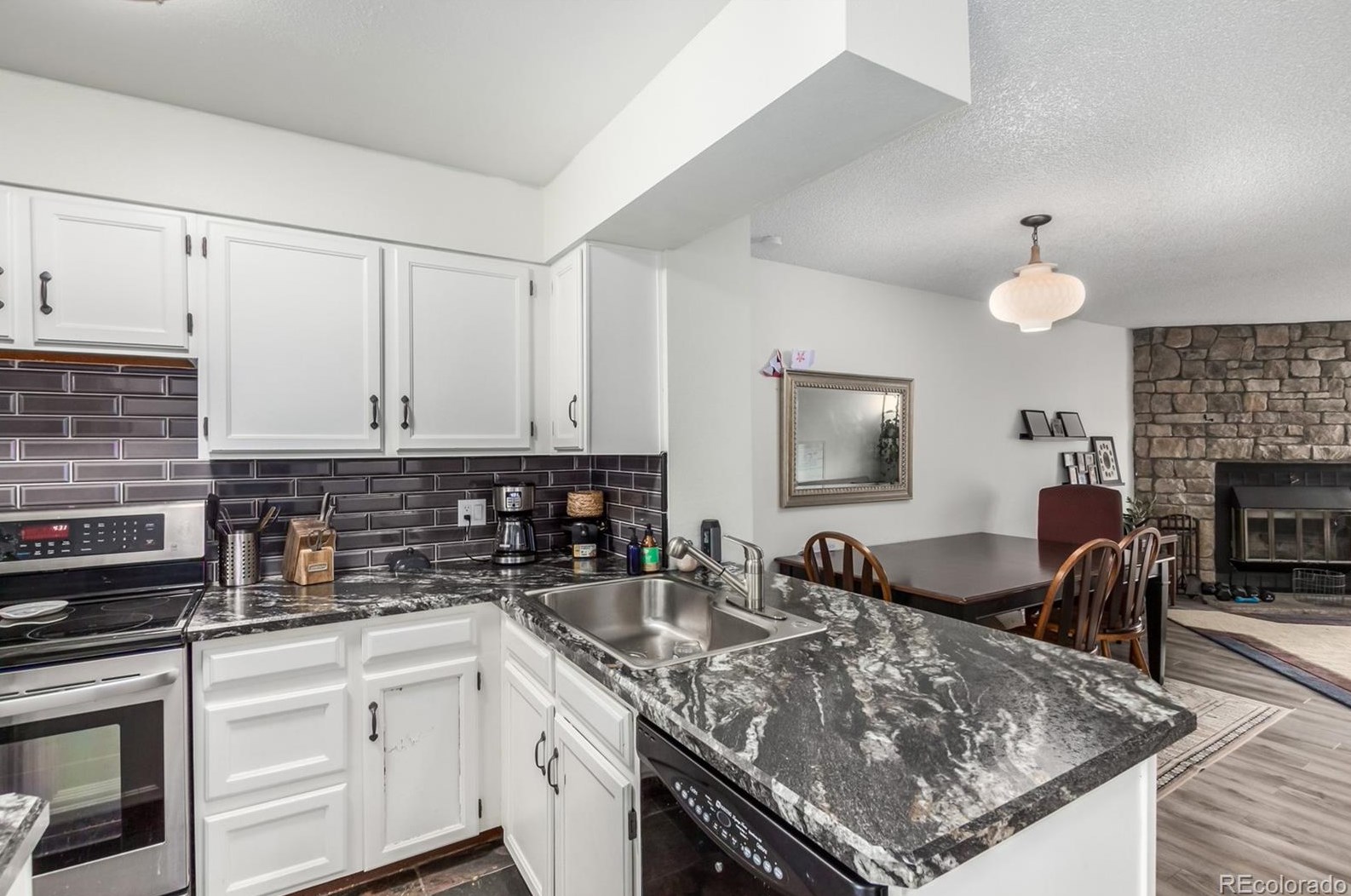 9348 Ontario Dr, Littleton CO  80128-4032 exterior