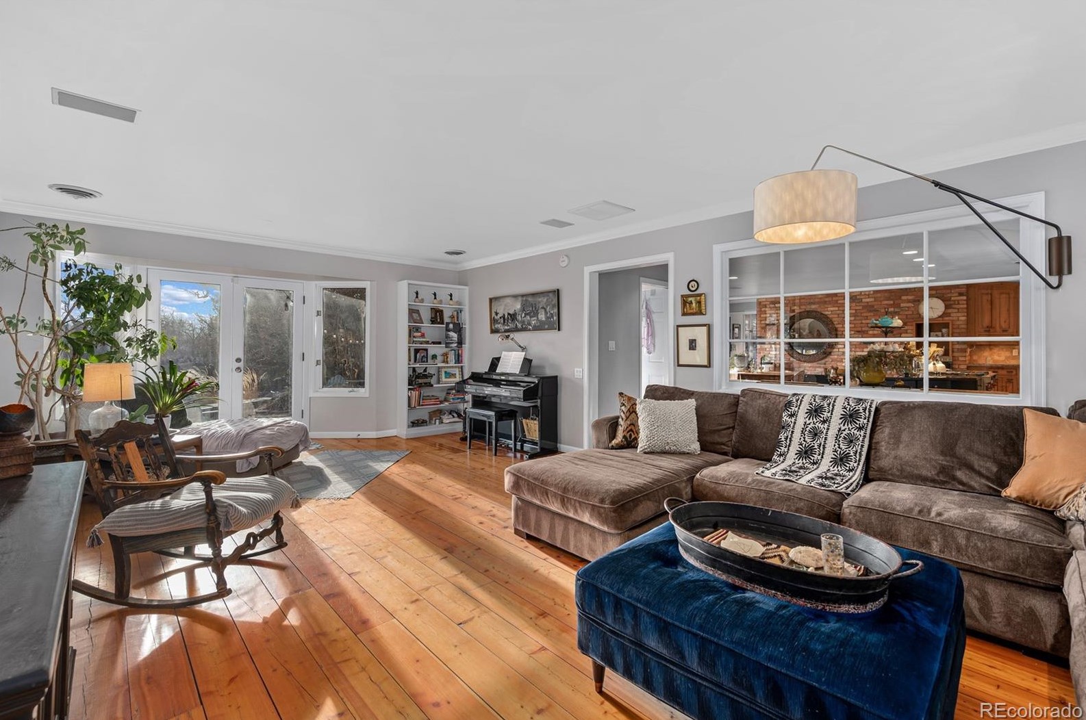 945 Front Range Rd, Littleton CO 80120-4005 exterior