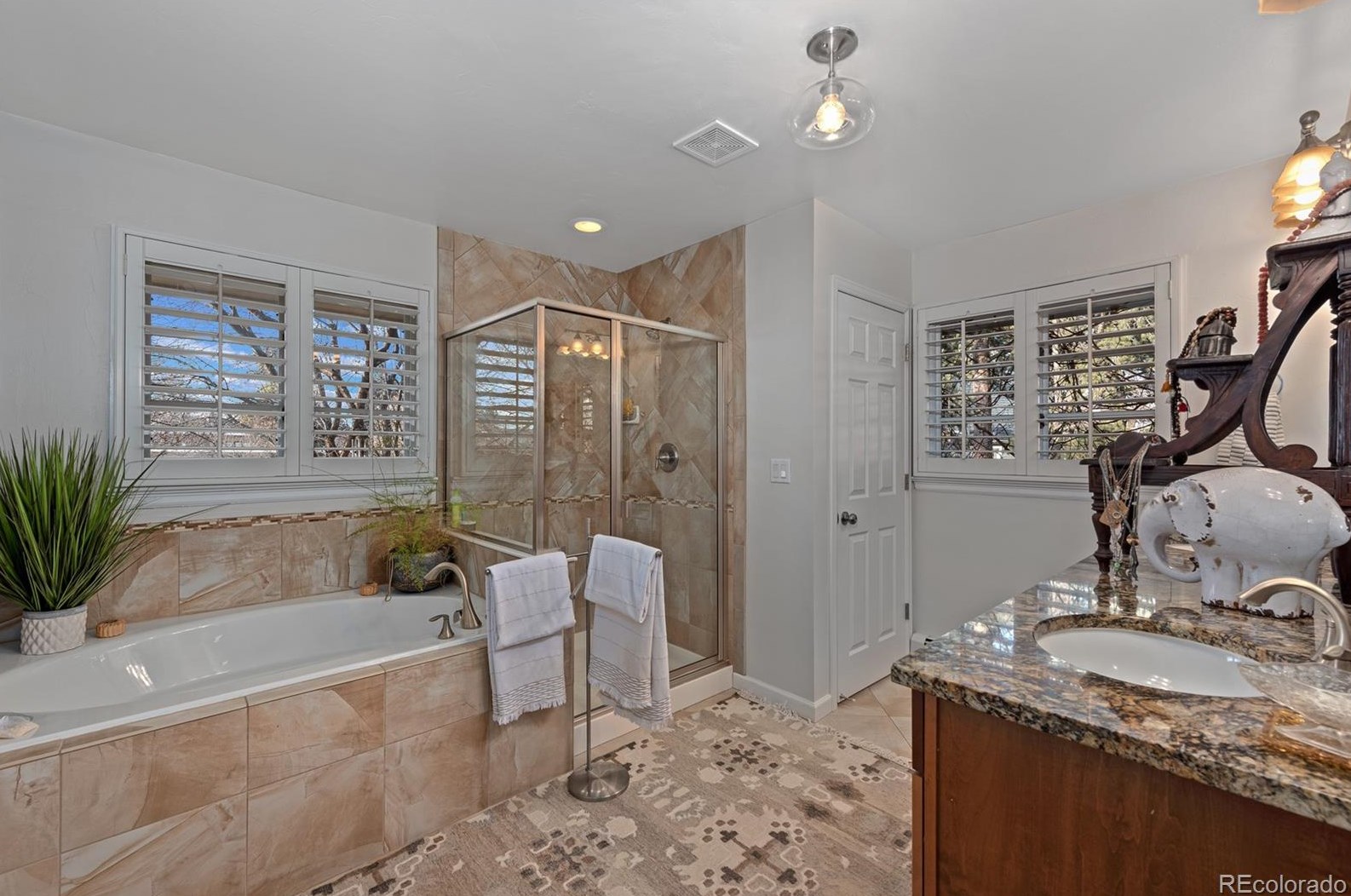 945 Front Range Rd, Littleton CO 80120-4005 exterior