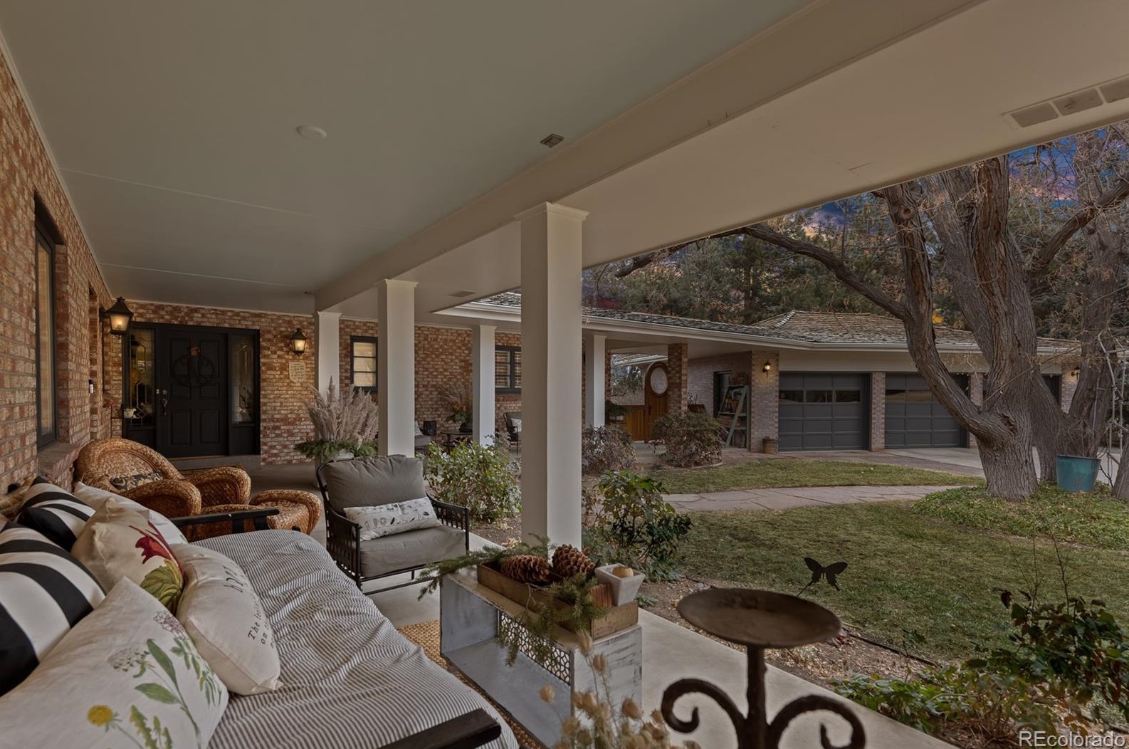 945 Front Range Rd, Littleton CO 80120-4005 exterior