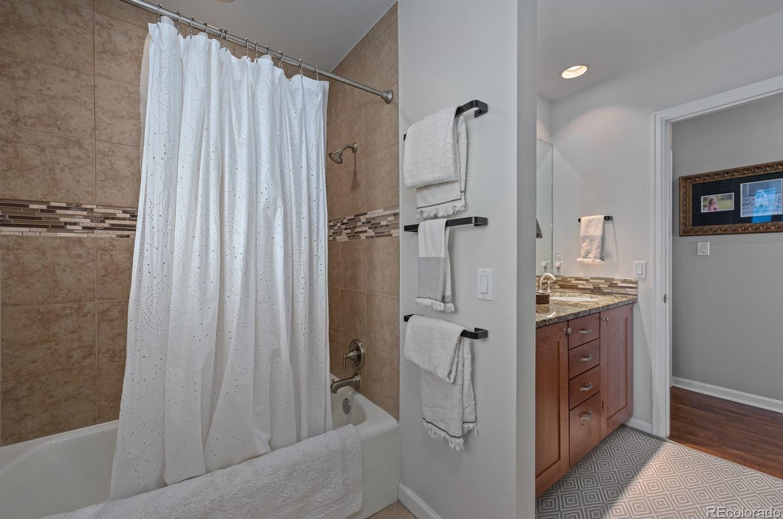 945 Front Range Rd, Littleton CO 80120-4005 exterior