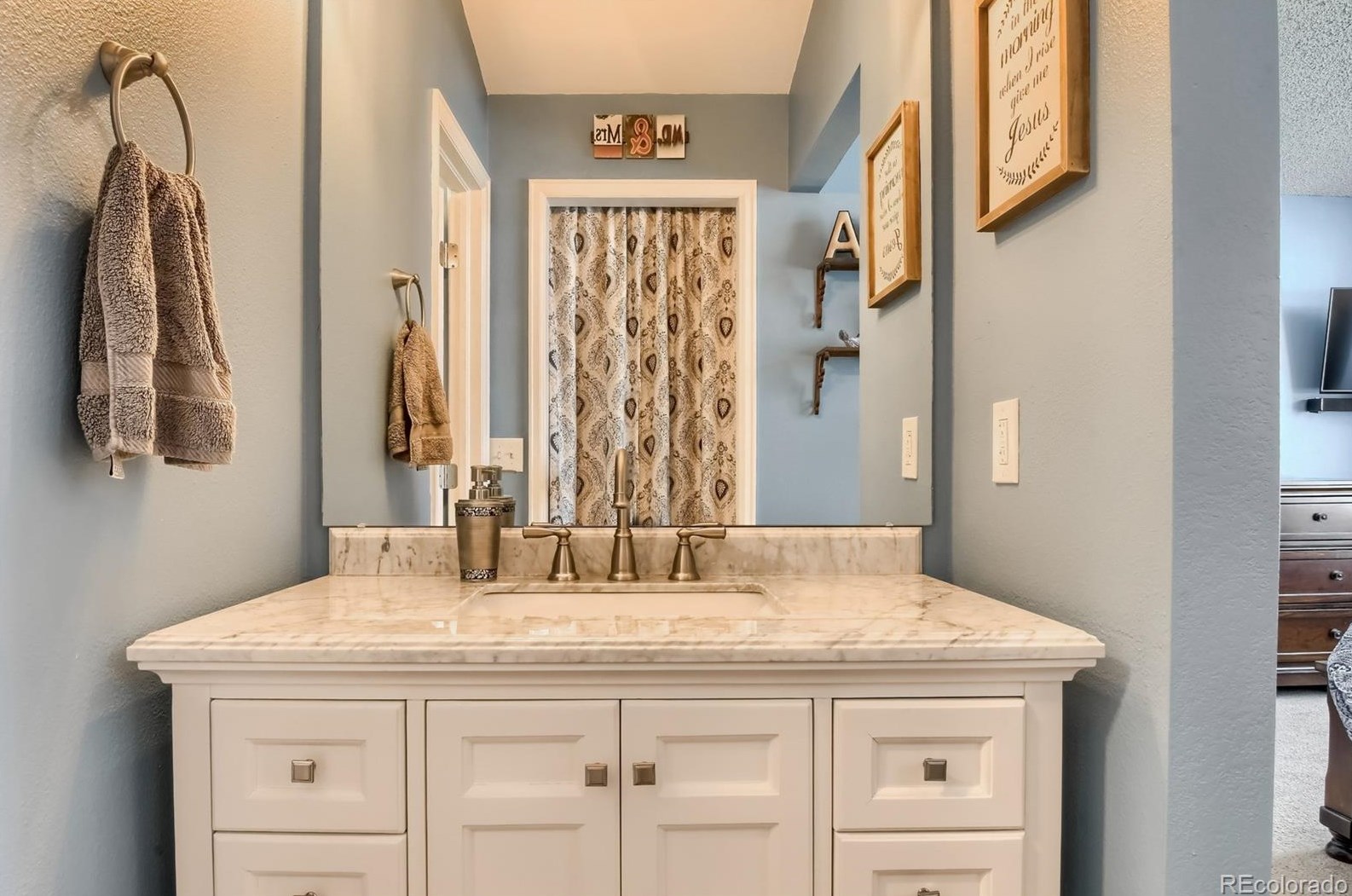 9213 Woodland Dr, Littleton CO 80126-2280 exterior