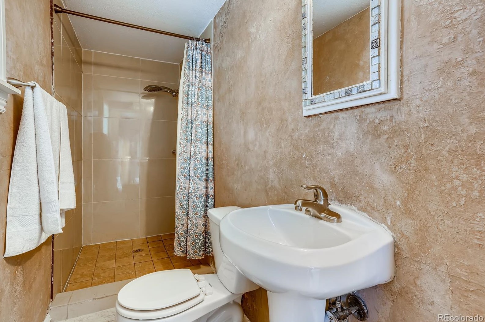 6276 Vance St, Arvada CO  80003-4832 exterior