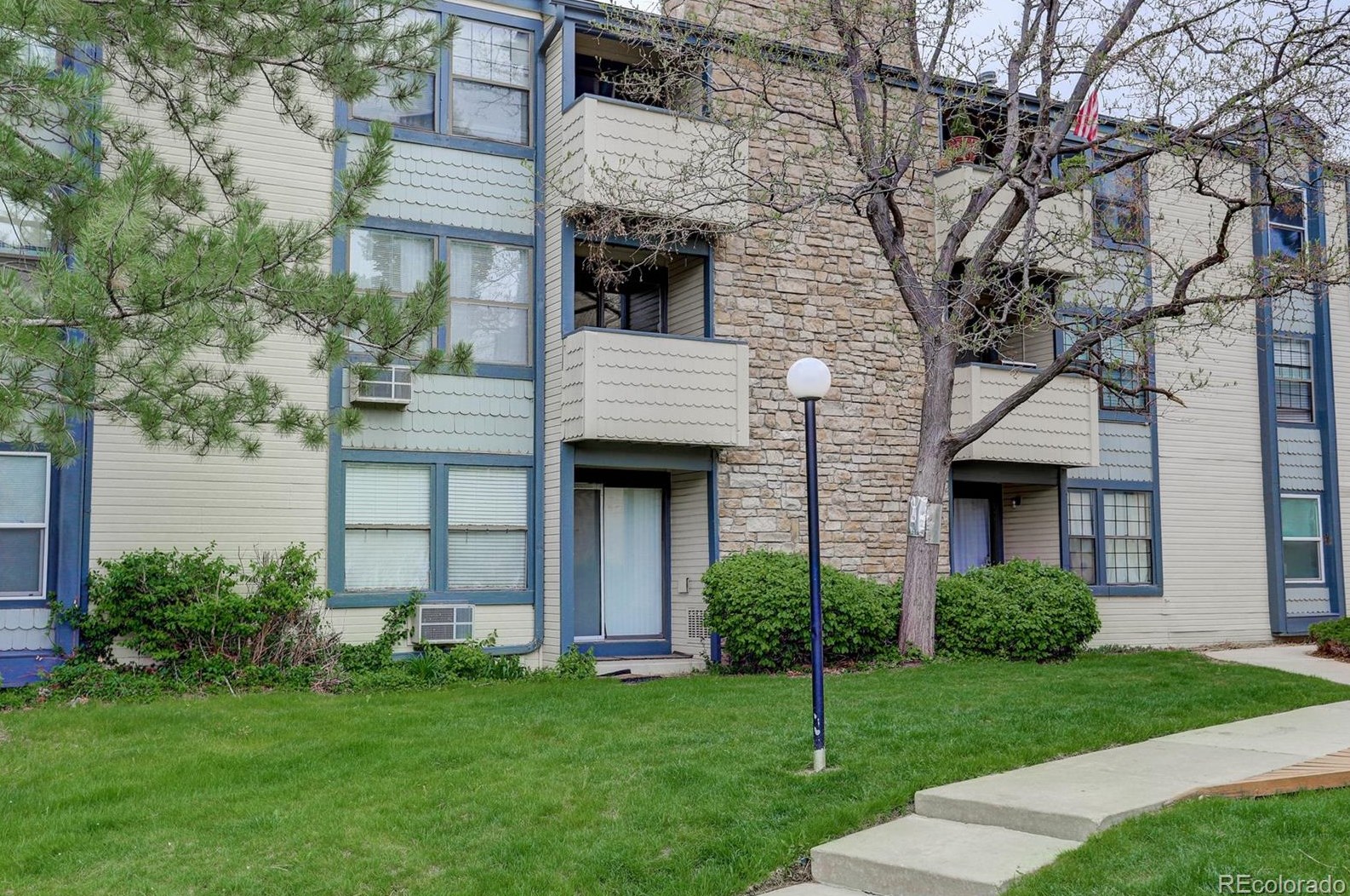 497 Memphis Way, Denver CO  80017-2028 exterior