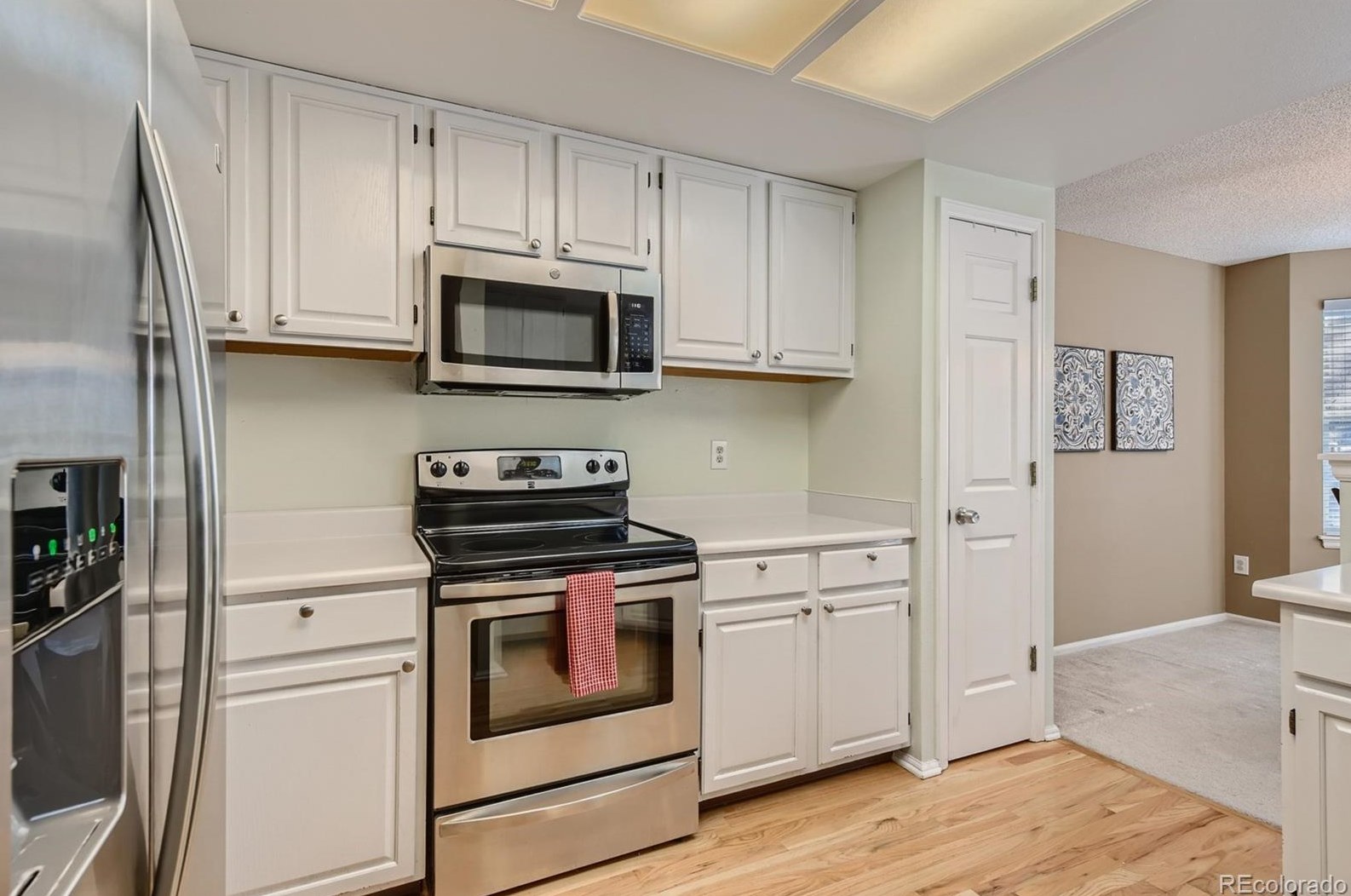 2122 Phillips Ln, Littleton CO 80122-3239 exterior