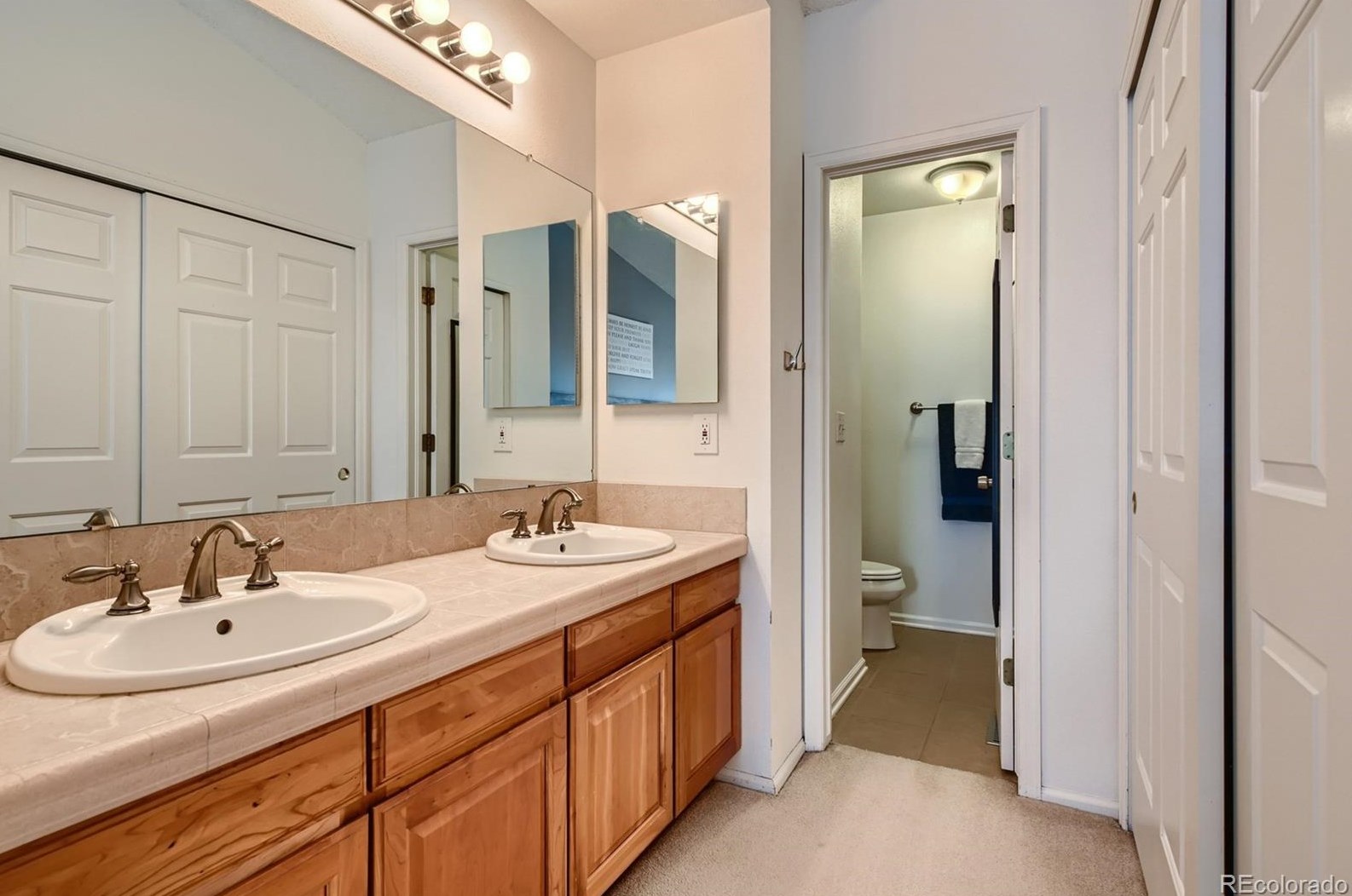 2122 Phillips Ln, Littleton CO 80122-3239 exterior