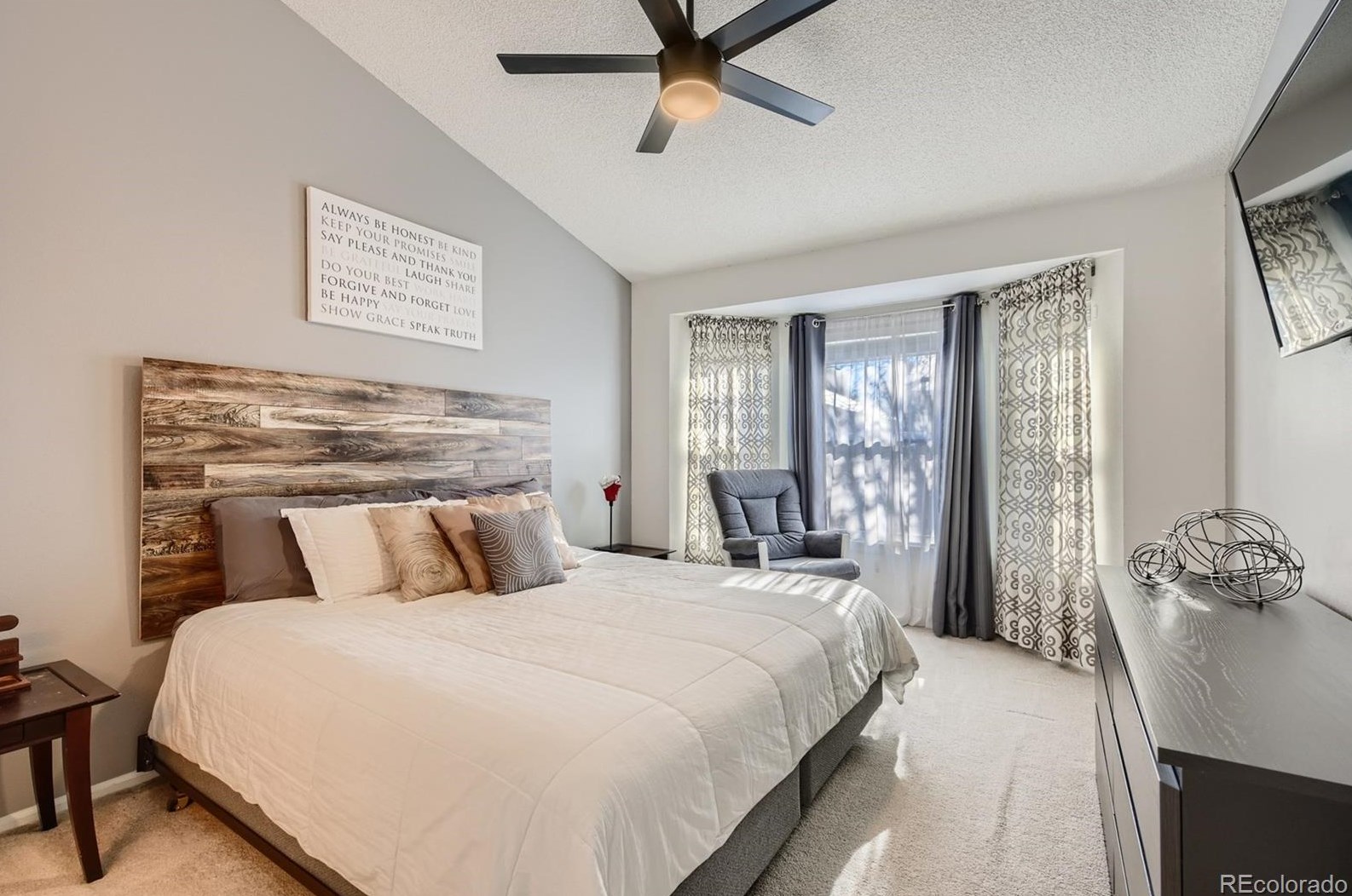 2122 Phillips Ln, Littleton CO 80122-3239 exterior